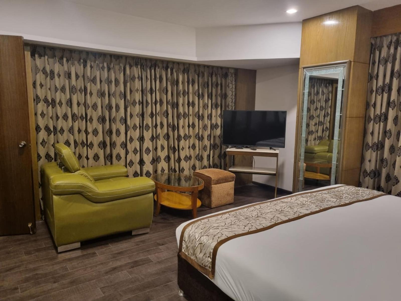 Hotel Benzz Park Chennai Eksteriør billede