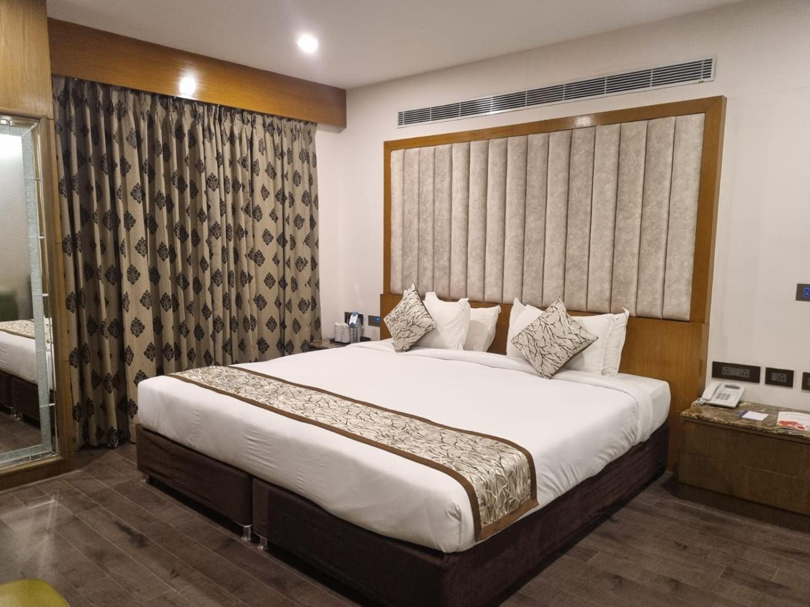 Hotel Benzz Park Chennai Eksteriør billede
