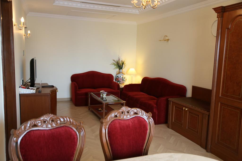 Hotel Benzz Park Chennai Eksteriør billede
